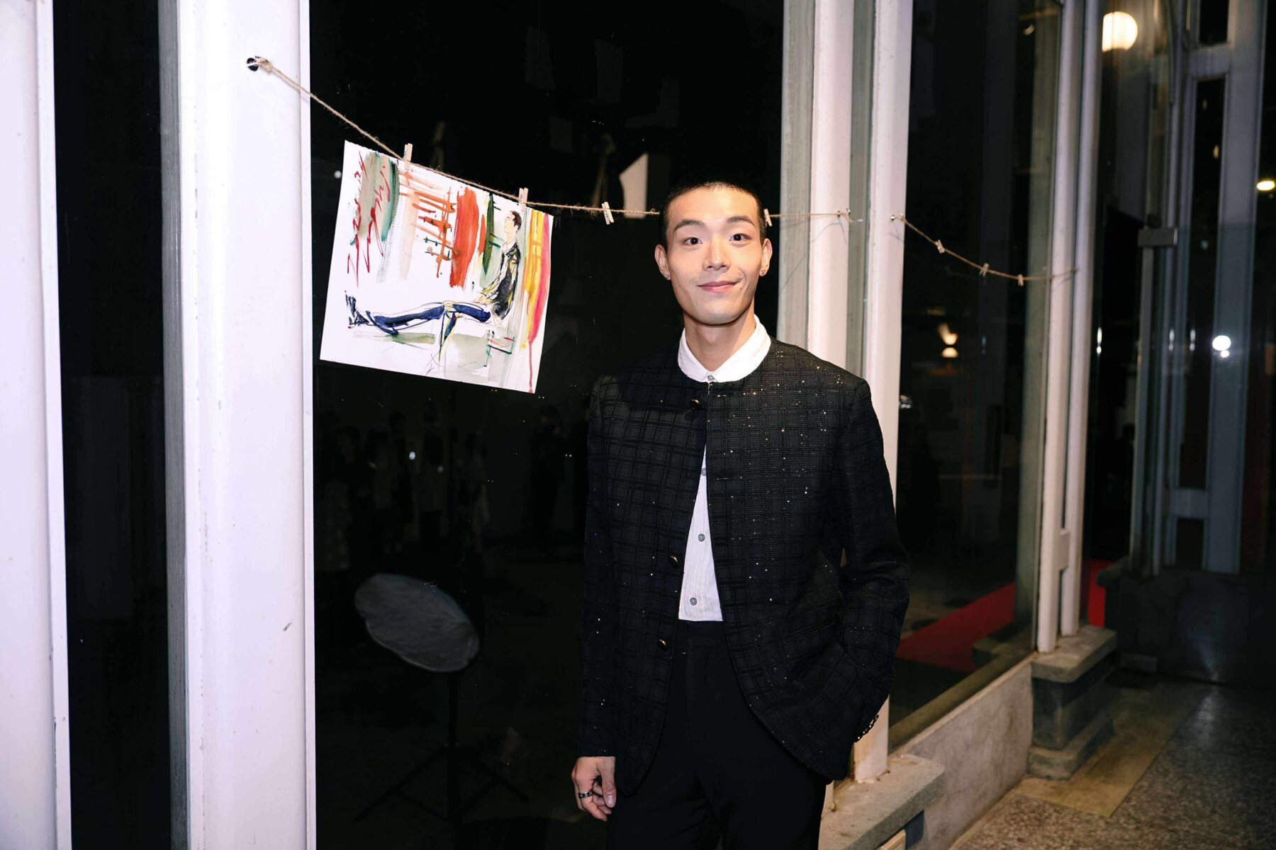 A guest beside his live illustration